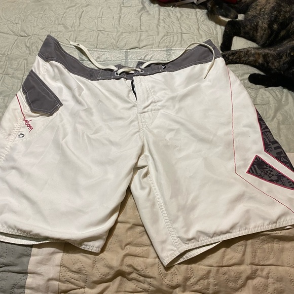 Mens volcom swim trunks. Practically new . - Picture 1 of 6